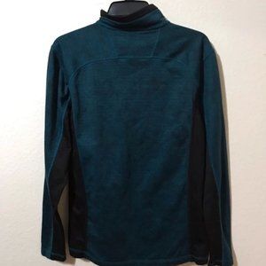 Men’s pullover top size medium